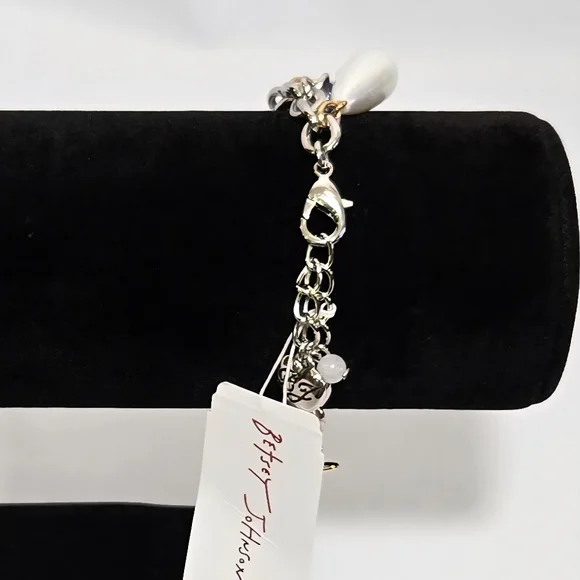 Betsey Johnson Charm Bracelet #959 - Picture 7 of 16